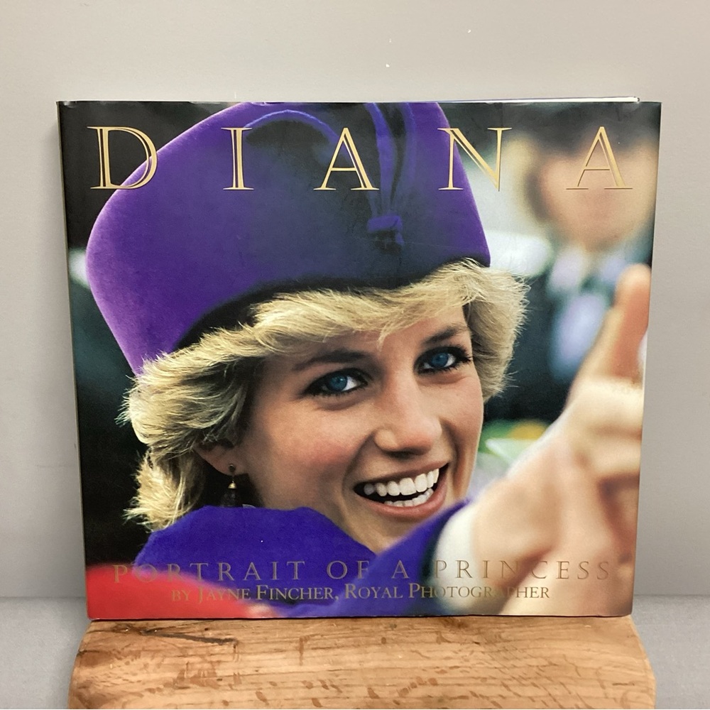 🟣 Diana - Portrait Of A Princess by Jayne Fincher, Royal Photographer - Awesome